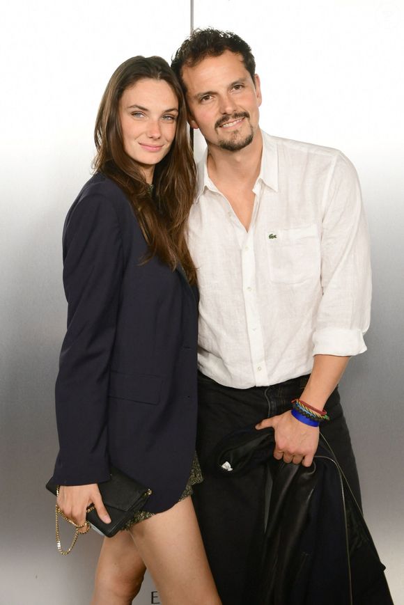 Cassandre Verdier et Juan Arbeláez au photocall de la soirée Lacoste X Chien 51 au club Silencio en marge du 78ème Festival International du Film de Cannes, France, le 18 mai 2025. © Romain Doucelin/Bestimage