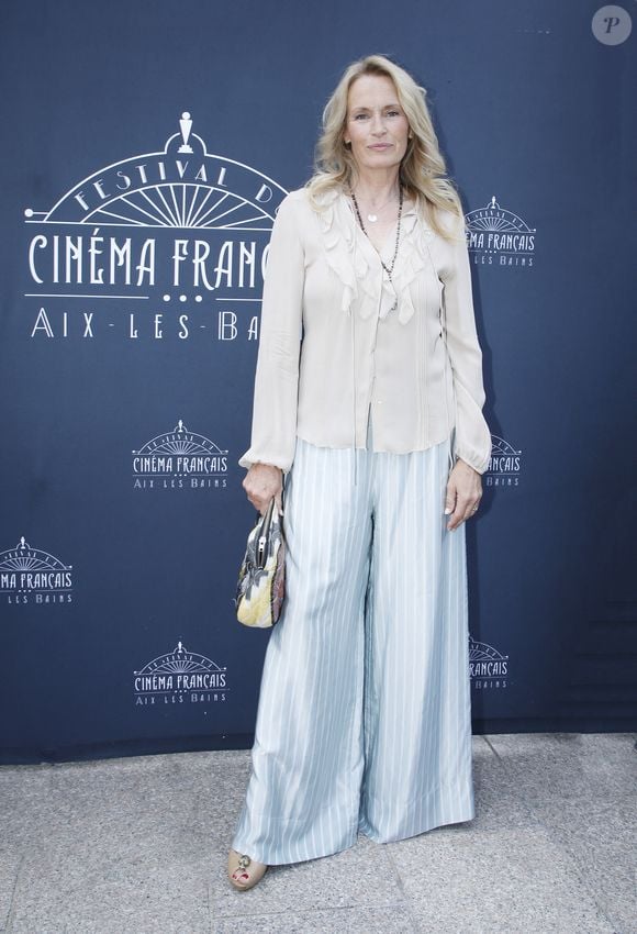 Ilona, née en 1995, Emma, née en 1997 et Giuliano, né en 2010. 

Exclusif -  Estelle Lefébure lors de la 2ème édition du Festival du Cinéma Français et Gastronomie d'Aix-les-Bains le 8 juin 2023.

© Denis Guignebourg / Bestimage