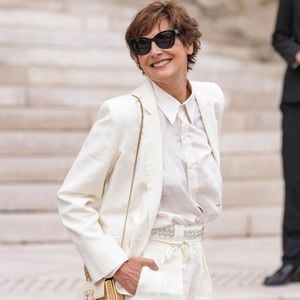 Inès de La Fressange lors du défilé Chanel Haute Couture automne-hiver 2026-2027, à Paris le 7 juillet 2026. © Lucia Sabatelli/Bestimage