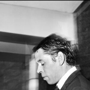 Jacques Brel avait d'ailleurs fait rabaisser une fenêtre de sa chambre afin qu'il ait la vue sur l'eau depuis son lit.
Jacques Brel 
©AGENCE / BESTIMAGE