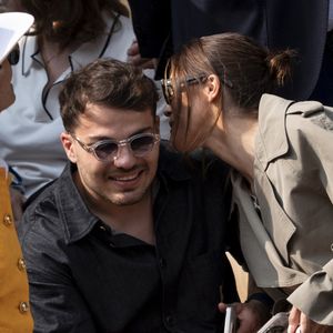 Antoine Dupont et Iris Mittenaere en tribunes à Roland Garros, le 8 juin 2025. 

Photo : Cyril Moreau / Bestimage