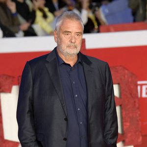 Luc Besson assiste au tapis rouge de "Dracula (Dracula - L'Amore Perduto)" lors du 20ème Festival du Film de Rome à l'Auditorium Parco Della Musica le 24 octobre 2025 à Rome, Italie. Photo par Anna Maria Tinghino/Future Image/Cover Images/ABACAPRESS.COM