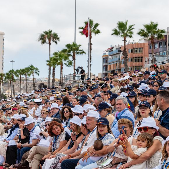 Le roi Felipe VI d'Espagne assiste à une démonstration dynamique dans le cadre des événements de la "Journée des forces armées 2025", à la plage d'Alcaravaneras,à Las Palmas de Gran Canaria le 6 juin 2025. Europa Press / Bestimage