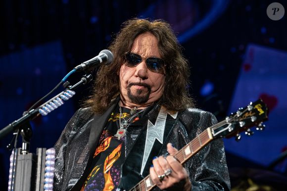 Une disparition de taille pour le monde de la musique à l'international !

 Ace Frehley en concert au "iThink Financial Amphitheatre" à West Palm Beach en Floride, le 11 octobre 2021.

Photo : Backgrid USA / Bestimage