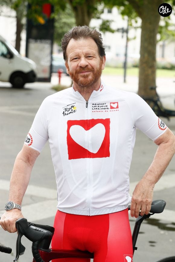 Heureusement, les deux femmes s'entendent à merveille.

Philippe Lelièvre à la veille de l'étape du coeur de l'association Mécénat Chirurgie Cardiaque (MCC) lors du Tour de France 2024 à Dijon, France, le 4 juillet 2024.

© Christophe Clovis/Bestimage