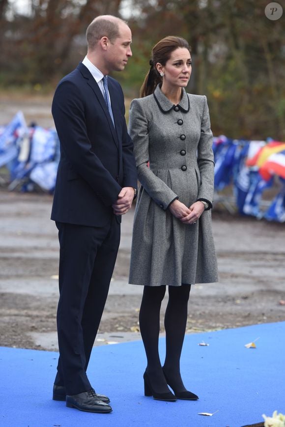 Le prince William, duc de Cambridge et Kate Middleton, duchesse de Cambridge lors de l'hommage rendu aux victimes de l'accident d'hélicoptère survenu dans le stade de football de Leicester le 28 novembre 2018. Agence / Bestimage