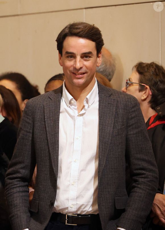 Julian Bugier avait pu constater lui même d'une "ressemblance assez troublante" grâce à une photo du militaire regretté transmise avec la lettre.

Julian Bugier - Soirée de lancement de la18ème édition du "Pasteurdon" à l'institut Pasteur de Paris le 9 octobre 2024. © Denis Guignebourg/BestImage