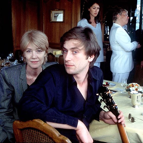 Décédée en juin 2024, la chanteuse laisse un grand vide dans la vie du musicien.

Françoise Hardy et Thomas Dutronc à la tour d'argent.
©JOKER / BESTIMAGE