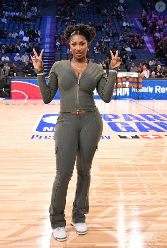 Aya Nakamura - Match de gala NBA Jam team Teddy Riner contre team Esteban Ocon lors du NBA Paris Games 2025 à L'Accor Arena Bercy le 24 janvier 2025 © Ramsamy Veeren / Bestimage