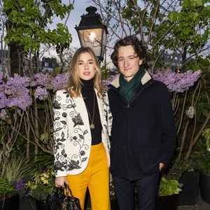 Et le petit dernier du clan, Jean Arnault, a fini lui aussi par rejoindre les rangs LVMH. 

Jean Arnault et sa compagne Zita d'Hauteville posent lors de la remise du prix littéraire "La Closerie des Lilas" à la Closerie des Lilas à Paris, le 18 avril 2023.  © Pierre Perusseau/Bestimage