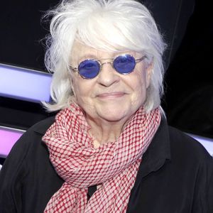 "Nuit Magique est née d’une nuit de doutes. Ambre n’a pas à en avoir, elle a un chemin tout tracé, elle émeut et s’empare comme rarement des chansons", a-t-elle écrit sur Instagram.

Catherine Lara lors de l'enregistrement de l'émission "Chez Jordan de Luxe" à Paris, le 12 décembre 2023.

Photo : Cédric Perrin / Bestimage