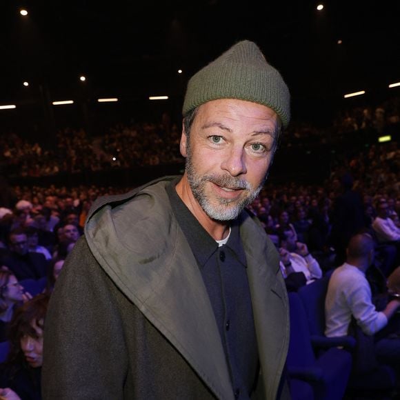 Il se remémore avec humour les moyens plus limités de l’époque, notamment son énorme perruque.

Christophe Maé lors de la générale du spectacle "Le roi soleil" au Dôme de Paris le 9 décembre 2025.

© Coadic Guirec / Bestimage