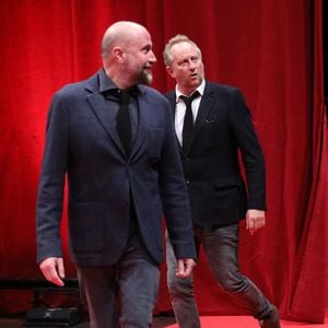 Un habitant nous avait aussi confié qu'une fois, les deux acteurs ont débarqué sans son établissement et François Damiens a fait croire qu'il était en train de mourir. 

François Damiens, Benoit Poelvoorde - Salle - Cérémonie d'ouverture du Festival Lumière 2021 à Lyon le 9 octobre 2021.
© Dominique Jacovides / Bestimage