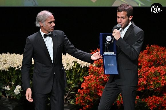 Paul Belmondo et Victor Belmondo qui a reçu un Espoir Award durant la soirée de clôture du 20eme Monte Carlo Film Festival de la Comédie, au Grimaldi Forum à Monaco. Le 29 avril 2023.
© Bruno Bebert / Bestimage