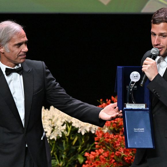 Paul Belmondo et Victor Belmondo qui a reçu un Espoir Award durant la soirée de clôture du 20eme Monte Carlo Film Festival de la Comédie, au Grimaldi Forum à Monaco. Le 29 avril 2023.
© Bruno Bebert / Bestimage