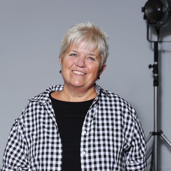 "J'ai la chance d'avoir un personnage qui est unique dans chaque épisode, il n'y a pas de décors récurrents et chaque fois elle endosse un métier différent. Elle a pu être taxi, médecin, prof de gym, entraîneur de rugby… elle a tout fait Joséphine."

Exclusif - Rendez-vous avec Mimie Mathy, marraine de la 3ème édition du festival, à l'occasion de la 3ème édition du festival Histoires de Femmes à Dreux. Le 21 octobre 2023
© Denis Guignebourg / Bestimage