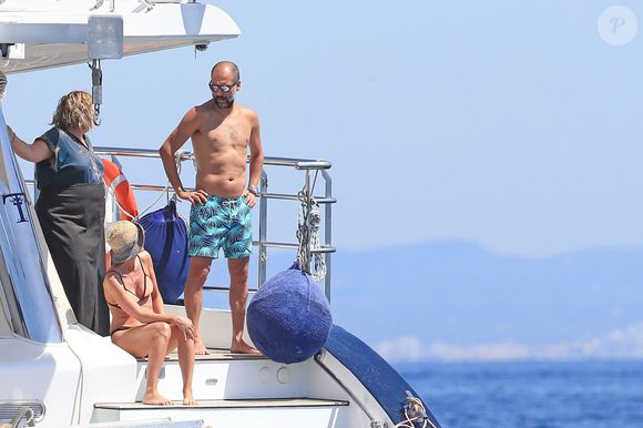 Ensemble, Pep Guardiola et Cristina Serra ont eu trois enfants et sont ensemble depuis plus de 30 ans

Exclusif - Pep Guardiola en vacances en famille à Ibiza le 24 juin 2016.  Il est accompagné de sa femme Cristina Serra (bikini rose)  et de leurs trois enfants Maria (16 ans), Marius (13 ans) et Valentina (8 ans). GTRES / BESTIMAGE