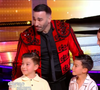 En effet, Jean-Marc Généreux, Fauve Hautot et Mel Charlot ont tous été subjugués par la progression du sportif, ravi dé découvrir ces incroyables notes avec son fils
Adil Rami et ses jumeaux dans "Danse avec les stars", capture d'écran TF1