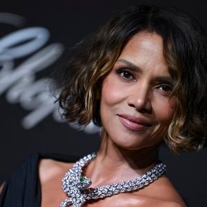 Halle Berry au photocall du gala Chopard lors du 78ème Festival International du Film de Cannes, au Carlton Beach à Cannes, France, le 17 mai 2025. © Olivier Borde/Bestimage