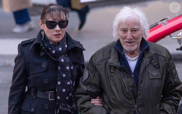 Il affirme que leur complicité est intacte et déclare : “On ne fait pas chambre à part”.

Hugues Aufray et sa femme Murielle lors de la messe en Hommage à Brigitte Bardot en l'église Saint-Roch à Paris, France, le 28 janvier 2025. © Julien Sarkissian/Bestimage Hommage à Brigitte Bardot en l'église Saint-Roch à Paris, France, le 28 janvier 2025.