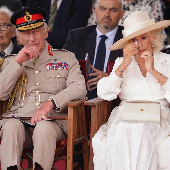 Le roi Charles III d'Angleterre et Camilla Parker Bowles, reine consort d'Angleterre, assistent à la cérémonie du souvenir pour commémorer le 80ème anniversaire du Jour de la Victoire sur le Japon, le 15/08/2025 © Paul Edwards/WPA-Pool/ Julien Burton via Bestimage