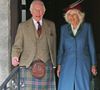 Cette année encore, le roi Charles III et son épouse, la reine Camilla, ont pris leurs quartiers d’été dans la résidence écossaise...

Le roi Charles III d'Angleterre et la reine Camilla (Camilla Parker Bowles, reine consort)  en visite à Crathie Kirk à Balmoral à l'occasion des cérémonies pour leur 20ème anniversaire de mariage le 13 avril 2025. GOFF INF / BESTIMAGE