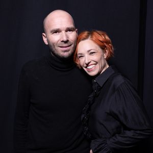 Exclusif - Natasha St Pier et Vincent Bidal en backstage de l'enregistrement de l'émission "La Boîte à secrets", présentée par F.Bollaert et diffusée le 23 janvier sur France 3, dans les studios du Lendit à Saint-Denis, France, le 16 décembre 2025. © Cyril Moreau/Bestimage