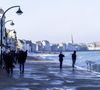 "J'aime beaucoup le Morbihan et aussi Saint-Malo, Dinard, Dinan… Je trouve cet endroit magnifique, je pourrais vraiment y vivre"
Saint Malo (35), 2 mars 2025 : Vagues sur la digue de la Plage du Sillon à marée haute (coefficient 111). Passants et touristes profitent du spectacle de la marée haute et des vagues qui s'écrasent sur la digue du front de mer, Plage du Sillon. Photo by Matarezo/ANDBZ/ABACAPRESS.COM