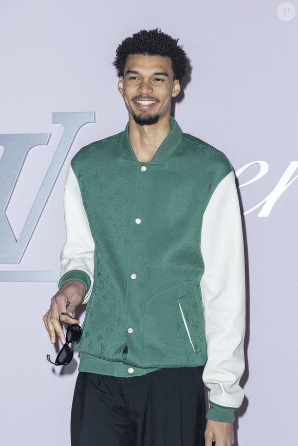 Victor Wembanyama - Photocall pour le défilé Louis Vuitton prêt à porter hommes Automne / hiver  2025 - 2026 lors de la fashion week à Paris le 21 2025. © Olivier Borde /Bestimage
