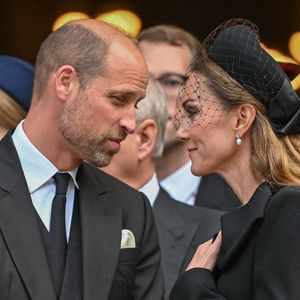 Le prince William et son épouse Kate Middleton durant les obsèques de la duchesse de Kent. © Backgrid UK/ Bestimage