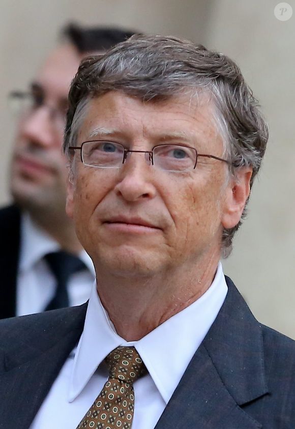 Même après son divorce avec Melinda, il multiplie les projets philanthropiques et les conférences mondiales, fidèle à son credo du dépassement permanent. 

Bill Gates - Paris le 10 octobre 2012 - Entretien au Palais de l'Elysee entre le President de la Republique, Francois Hollande, Bill Gates et Bono. DOMINIQUE JACOVIDES / BESTIMAGE