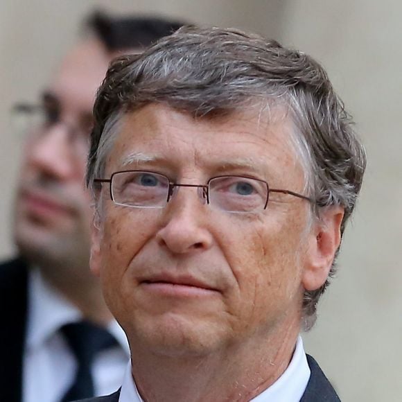 Même après son divorce avec Melinda, il multiplie les projets philanthropiques et les conférences mondiales, fidèle à son credo du dépassement permanent. 

Bill Gates - Paris le 10 octobre 2012 - Entretien au Palais de l'Elysee entre le President de la Republique, Francois Hollande, Bill Gates et Bono. DOMINIQUE JACOVIDES / BESTIMAGE