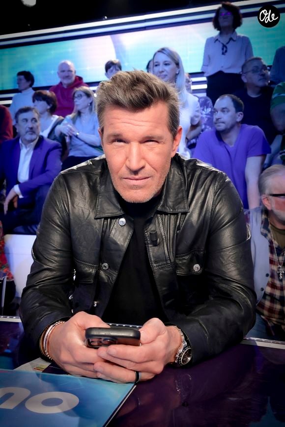 En plus de jouir d’un intérieur fonctionnel décoré avec goût, l’animateur, deux fois grand-père, peut profiter d’une terrasse de 30 m² ainsi que d’un coin jardin, indispensable avec le beau temps actuel.

Exclusif - Benjamin Castaldi, sur le plateau de l’émission « TPMP » présentée par C.Hanouna et diffusée en direct sur C8, Paris, France, le 26 fevrier 2025. © Jack Tribeca / Bestimage