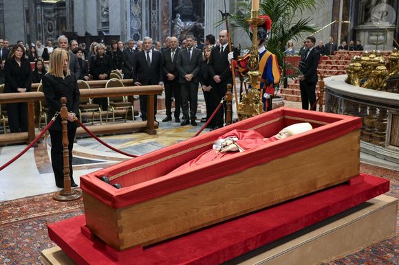 Il est mort à 88 ans des suites d'un AVC


Le Vatican honore le Pape François le 23 avril 2025
© Zuma Press / Bestimage