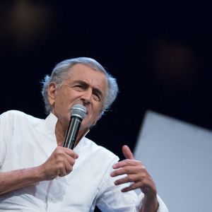 Bernard-Henri Levy participe à la rencontre SOS Ukraine - Solidarité avec les résistants de Kiev et le courageux président Volodymir Zelensky à l'initiative de Bernard-Henri Levy au Théâtre Antoine le 01 mars 2022 à Paris, France. Photo by Nasser Berzane/ABACAPRESS.COM