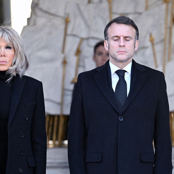 Une minute de silence en hommage à Mayotte, dix jours après le passage du cyclone

Le président Emmanuel Macron et sa femme Brigitte Macron participent à une minute de silence, au palais de l'Elysée, en hommage aux victimes du cyclone Chido à Mayotte le 23 décembre 2024.

© Eric Tschaen / Pool / Bestimage