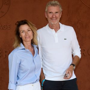 Denis Brogniart et sa femme Hortense filent le parfait amour depuis plus de vingt ans.

Denis Brogniart et sa femme Hortense au village lors des Internationaux de France de tennis de Roland Garros, à Paris, France. © Jacovides-Moreau/Bestimage