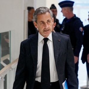 Alors qu'un internaute lui demandait si son père était "toujours en prison", la jeune fille est montée au créneau
Nicolas Sarkozy - N.Sarkozy et 11 autres prévenus arrivent au tribunal de Paris pour leur procès pour des accusations de financement illégal de la campagne présidentielle victorieuse de 2007 par le dictateur M.Kadhafi, le 8 janvier 2025. 
© Christophe Clovis / Bestimage