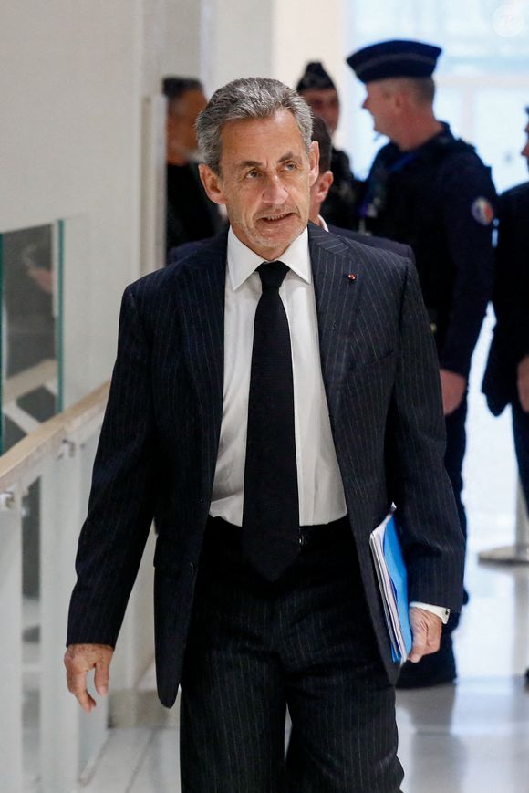Alors qu'un internaute lui demandait si son père était "toujours en prison", la jeune fille est montée au créneau
Nicolas Sarkozy - N.Sarkozy et 11 autres prévenus arrivent au tribunal de Paris pour leur procès pour des accusations de financement illégal de la campagne présidentielle victorieuse de 2007 par le dictateur M.Kadhafi, le 8 janvier 2025. 
© Christophe Clovis / Bestimage