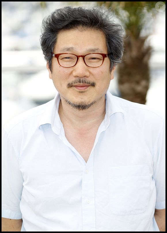 HONG SANGSOO 64EME FESTIVAL DE CANNES 2011 - PHOTOCALL DU FILM THE DAY HE ARRIVES © Guillaume Gaffiot/Bestimage