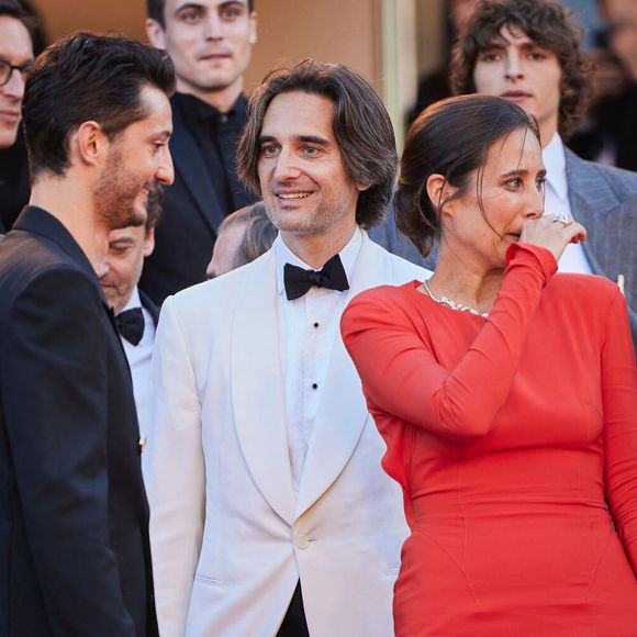 Cette année, l'intéressé a eu le mérite de ravir ses admirateurs en produisant "Le Comte de Monte-Cristo", un long-métrage brillamment porté par Pierre Niney qui a dépassé les 9 millions d’entrées. 

Pierre Niney, Dimitri Rassam, Julie De Bona - Montée des marches du film « Le comte de Monte-Cristo » lors du 77ème Festival International du Film de Cannes, au Palais des Festivals à Cannes. Le 22 mai 2024 © Jacovides-Moreau / Bestimage