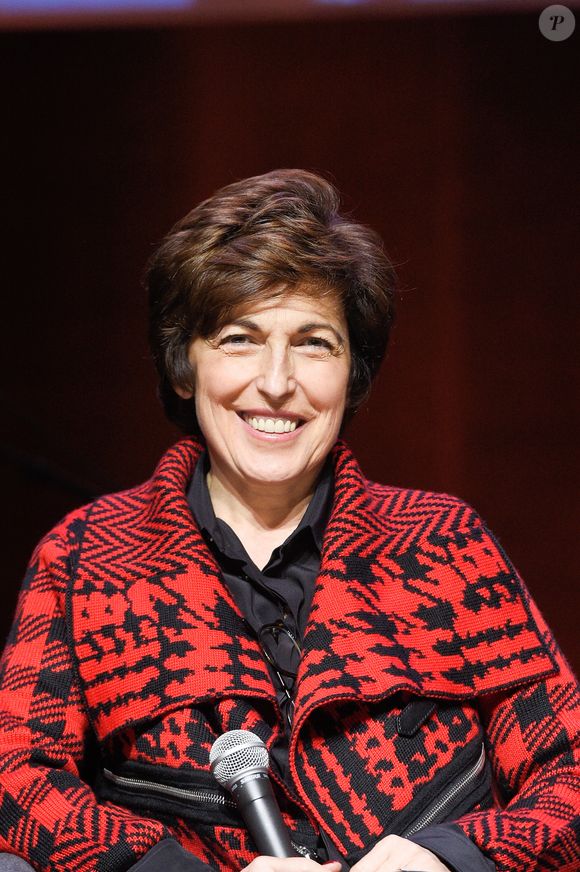 Info - Ruth Elkrief sous « protection policière »,  après le tweet de Jean-Luc Mélenchon, annonce Gérald Darmanin  - Ruth Elkrief - Hommage " Etre Toujours Charlie ! De la Mémoire au Combat" aux Folies Bergère à Paris le 6 janvier 2018 pour l'anniversaire des 3 ans de l'attaque terroriste contre l'hebdomadaire satyrique Charlie Hebdo en 2015. © Coadic Guirec/Bestimage