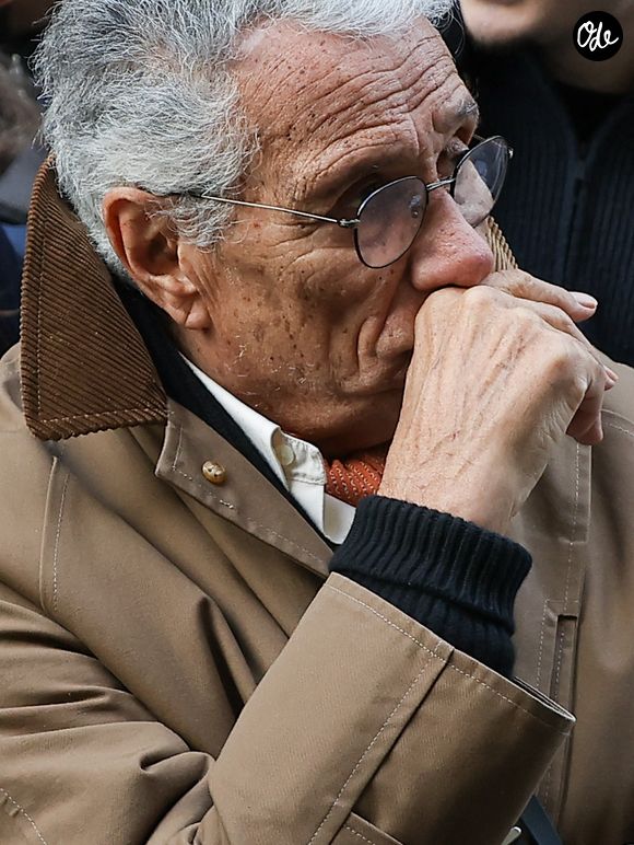 Invité de Jordan De Luxe, son ami de toujours Jean-Marie Périer a raconté son dernier jour.

Jean-Marie Périer - Dévoilement d'une plaque commémorative en hommage à Françoise Hardy (veille de ce qui aurait été le 82ème anniversaire) apposée sur la façade du 24 rue d'Aumale à Paris, France, le 16 janvier 2026, où la chanteuse a vécu son enfance et son adolescence jusqu’à ses premiers succès. © Coadic Guirec/Bestimage