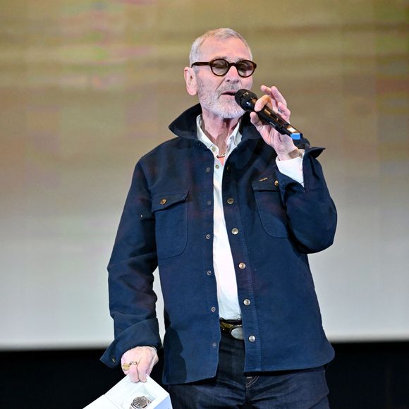 Il était venu au festival Cinéroman de Nice début octobre 2025


Tchéky Karyo, Prix Génius remis pas Daniel Benoin, le co-organisateur du Festival
Soirée de clotûre et palmarés de la 7e édition du festival Cineroman à Nice le 4 Octobre 2025© Bebert-Jacovides/Bestimage