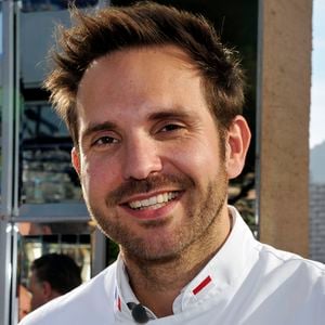 À 52 ans, le célèbre chef pâtissier Christophe Michalak vient d'annoncer la cession totale de son entreprise, comprenant ses boutiques à Paris et ses franchises au Japon.

Christophe Michalak - Festivités pour le 25eme anniversaire du restaurant "Le Louis XV" a Monaco.

©Bestimage