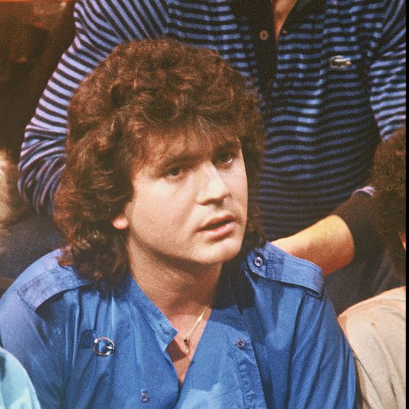 Claire évoque la peur de l’avion de son frère et la pression liée à son éducation et à son image publique.

Archives : Daniel Balavoine
AGENCE / BESTIMAGE