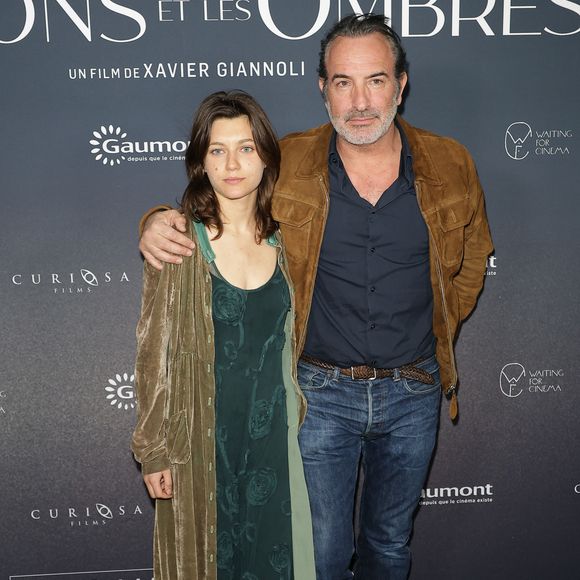 Nastya Golubeva et Jean Dujardin - Avant-première du film "Les rayons et les ombres au cinéma Pathé Wepler à Paris le 17 mars 2026. 

© Coadic Guirec/Bestimage