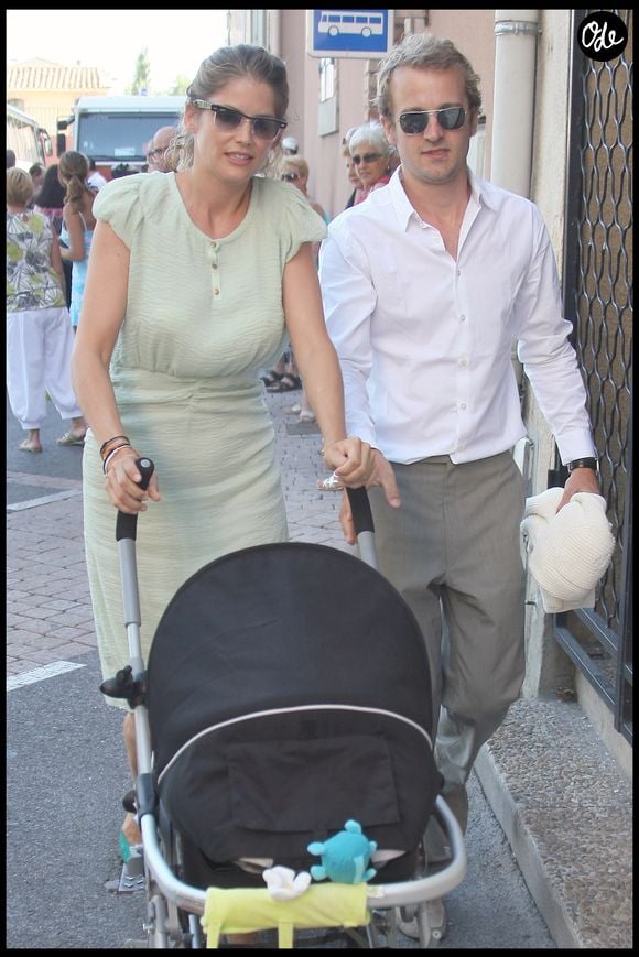 Cet inacceptable est survenu en novembre 2009, lorsque Jocelyn Quivrin, son compagnon de l’époque, a trouvé la mort, huit mois seulement après la naissance de leur enfant, Charlie. 

Alice Taglioni et Jocelyn Quivrin et leur bébé Charlie - Mariage de Jean Dujardin et Alexandra Lamy à Anduze dans les Cevennes le 25 juillet 2009 ©JACOVIDES-MOREAU / BESTIMAGE