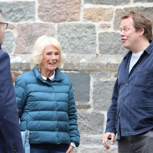 Et l'épouse du roi Charles III portait pour l'occasion un jeans et une doudoune

Le 27 septembre 2025, la reine Camilla (Camilla Parker Bowles, reine consort d'Angleterre) assistait au festival littéraire de Braemar, où son fils Tom Parker Bowles était invité à prendre la parole. Photo : GOFF  / BESTIMAGE