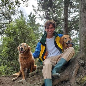 Dans une interview accordée au magazine "Paris Match"

Mika avec ses deux chiens sur Instagram.